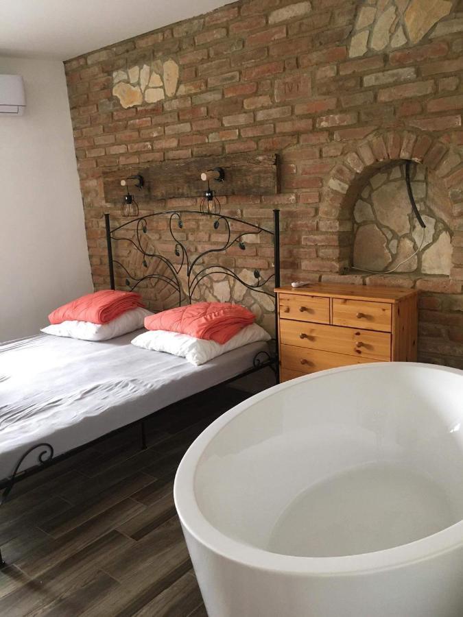 Cuki Apartmanok Dombóvár Exterior foto