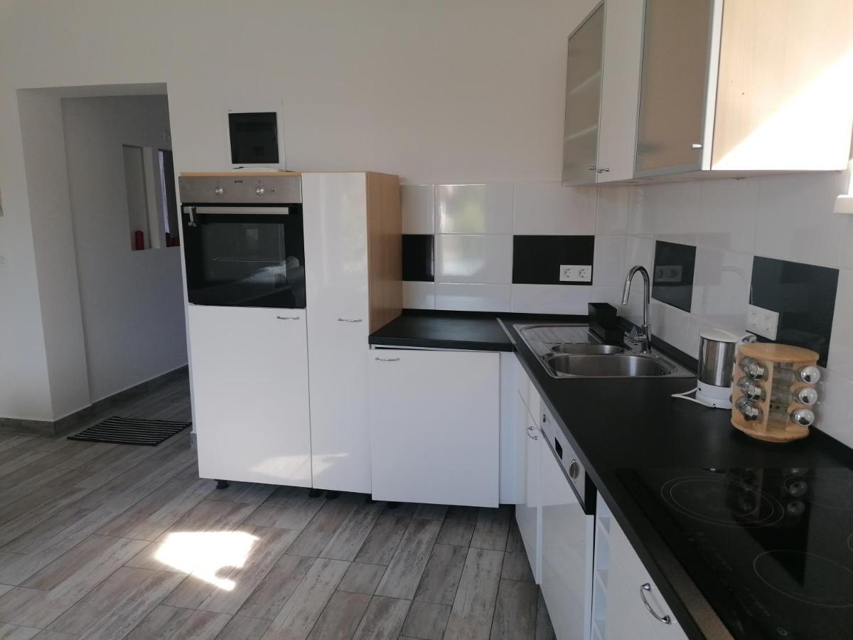 Cuki Apartmanok Dombóvár Exterior foto